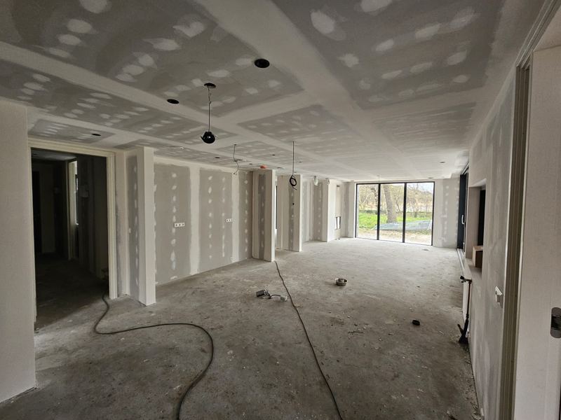 Nieuwbouwwoning, Noord-Holland — Wanden & plafonds — naden afgewerkt, klaar voor de schilder